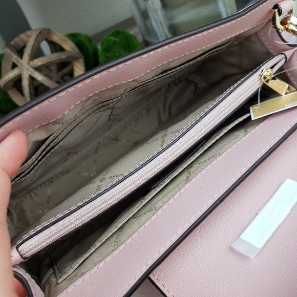 🌺NWT Michael Kors LG Mott xbody clutch blossom MK - Picture 6 of 7